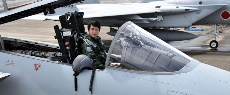 Japonya'nın ilk kadın savaş pilotu sertifikasını aldı - Son Dakika