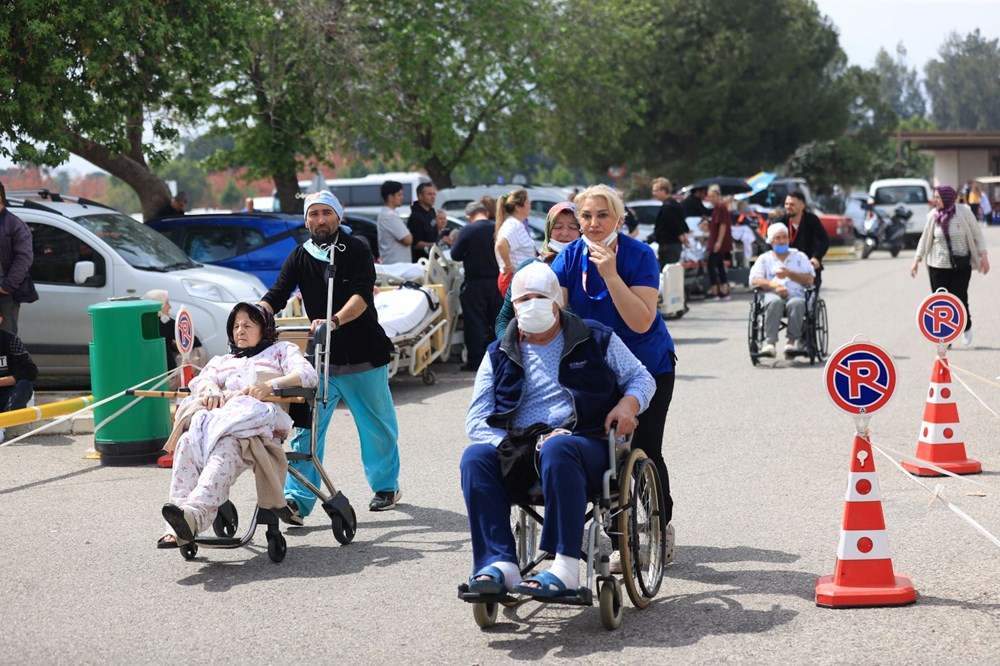 Antalya Alevler İçinde: Hastalar Sedyelerle Ölümden Döndü! 76