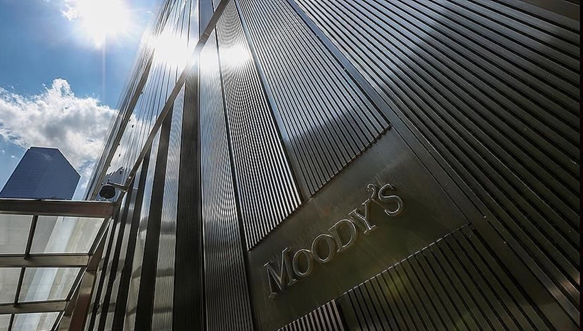 Moody's Fransa'nın kredi notunu düşürdü Moody's Fransa'nın kredi notunu düşürdü