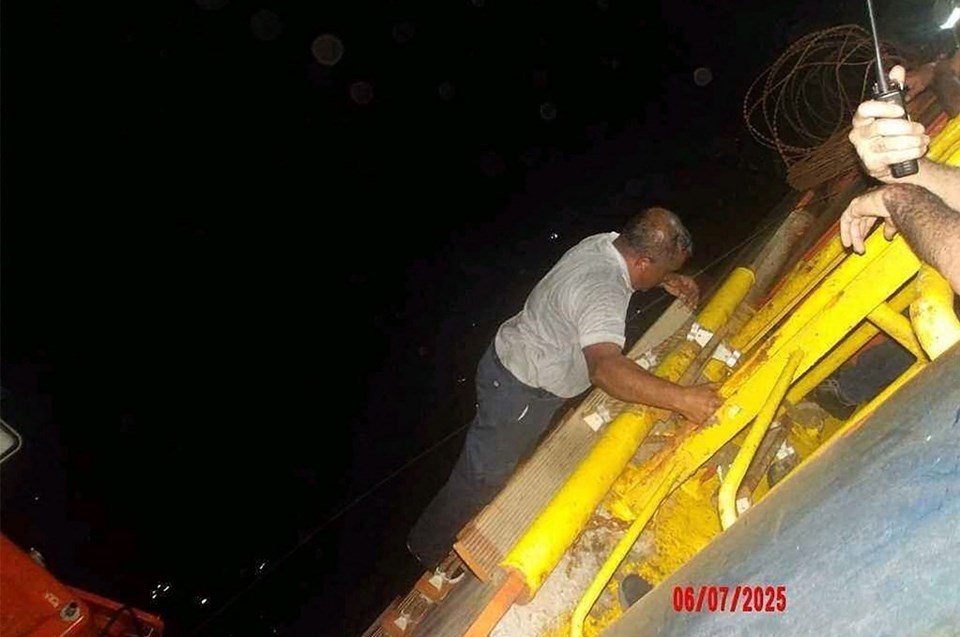 Bir Yunan gemisi daha vuruldu: İki mürettebat öldü, ikisi kayıp - 1