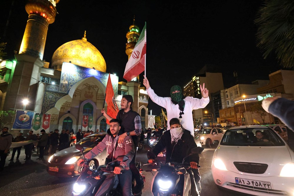 İran'ın İsrail'e saldırısı sonrası Tahran'da kutlama - 4