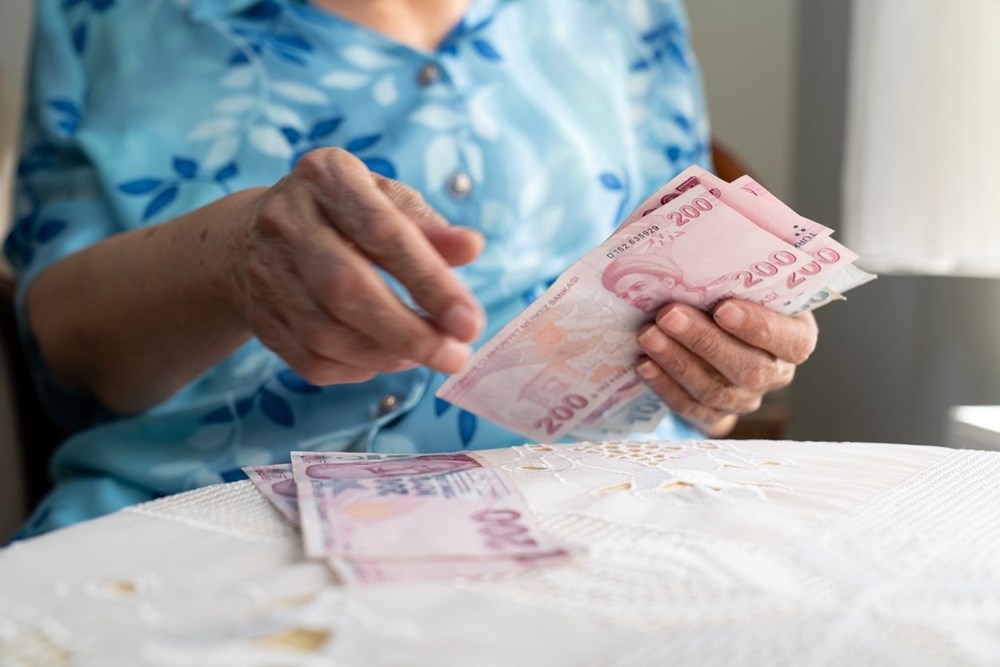 Emekli bayram ikramiyesi ödeme günleri 2025: Emekliye 4 bin TL bayram ikramiyesi ne zaman, hangi ayda yatacak? 3 Emekli bayram ikramiyesi ödeme günleri 2025: Emekliye 4 bin TL bayram ikramiyesi ne zaman, hangi ayda yatacak? - 4