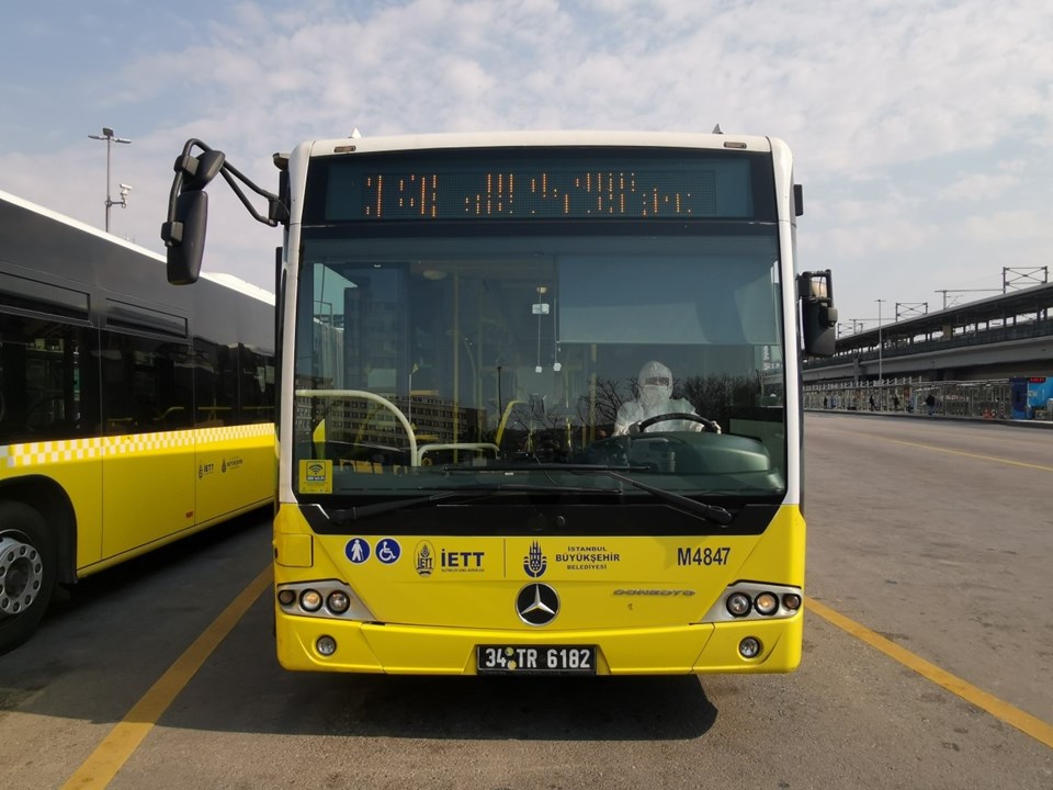 Metrobüs şoförleri corona virüse karşı koruyucu tulum giydi - 2