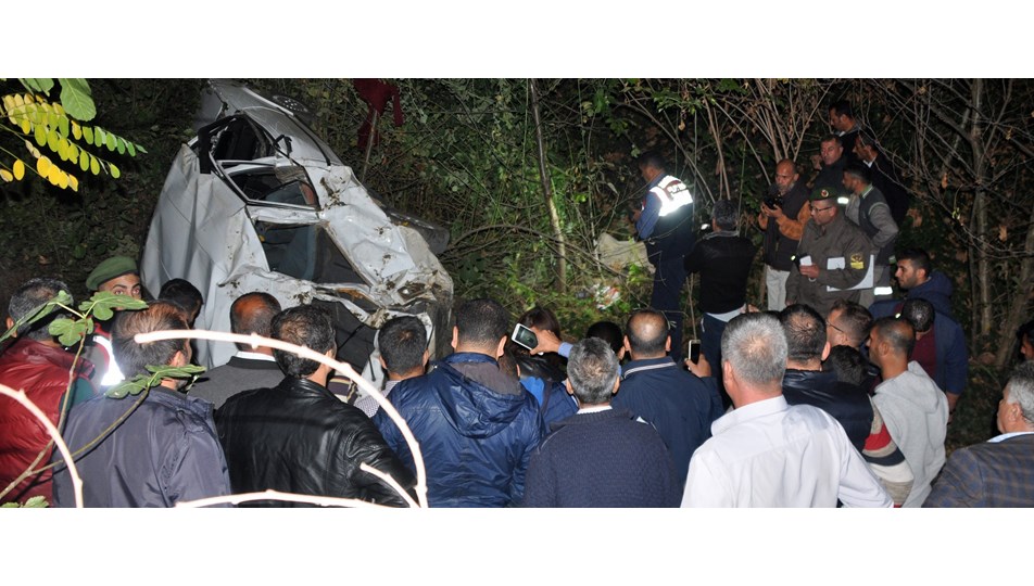 Kestane işçilerini taşıyan araç uçurumdan yuvarlandı: 3 ölü 1 yaralı