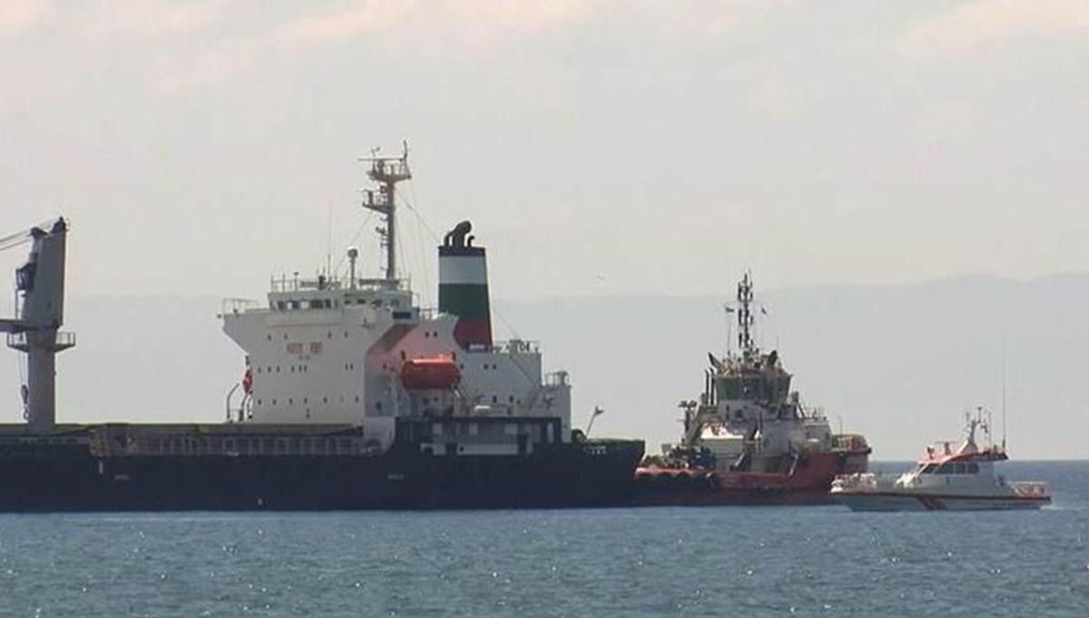 Bakırköy önlerinde karaya oturan gemi kurtarıldı Bakırköy önlerinde karaya oturan gemi kurtarıldı