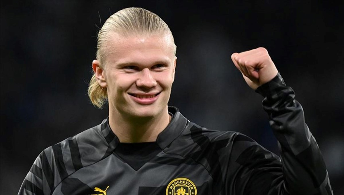 Manchester City'nin Norveçli yıldızı Haaland yılın futbolcusu seçildi Manchester City'nin Norveçli yıldızı Haaland yılın futbolcusu seçildi