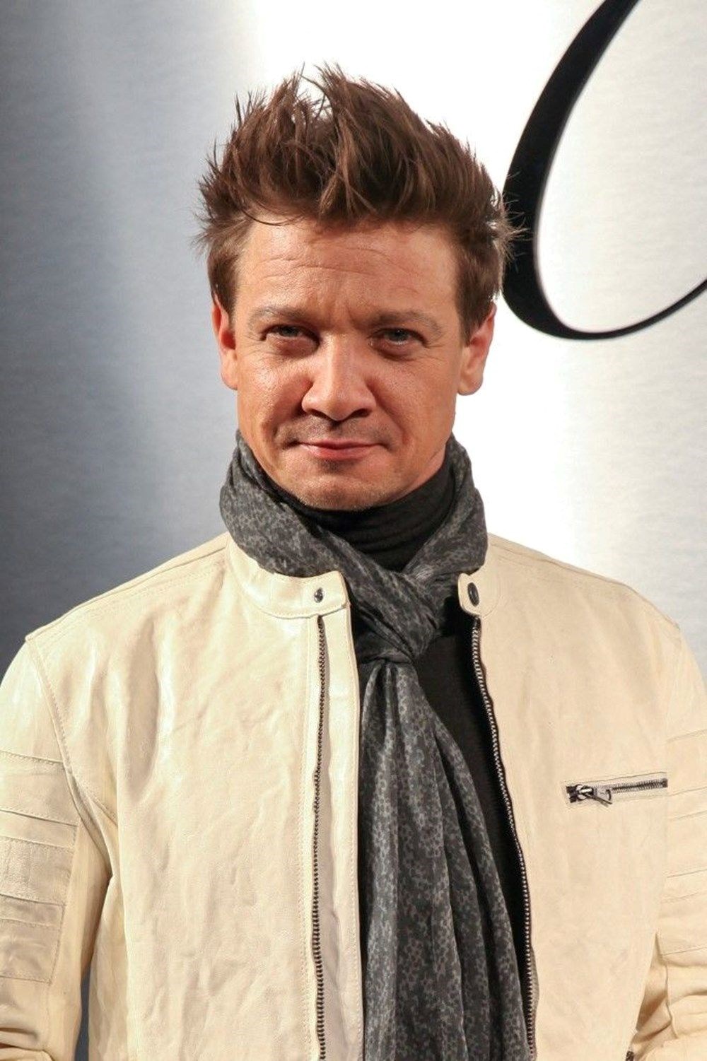 Ölümden dönen Jeremy Renner yürümeye başladı - 4