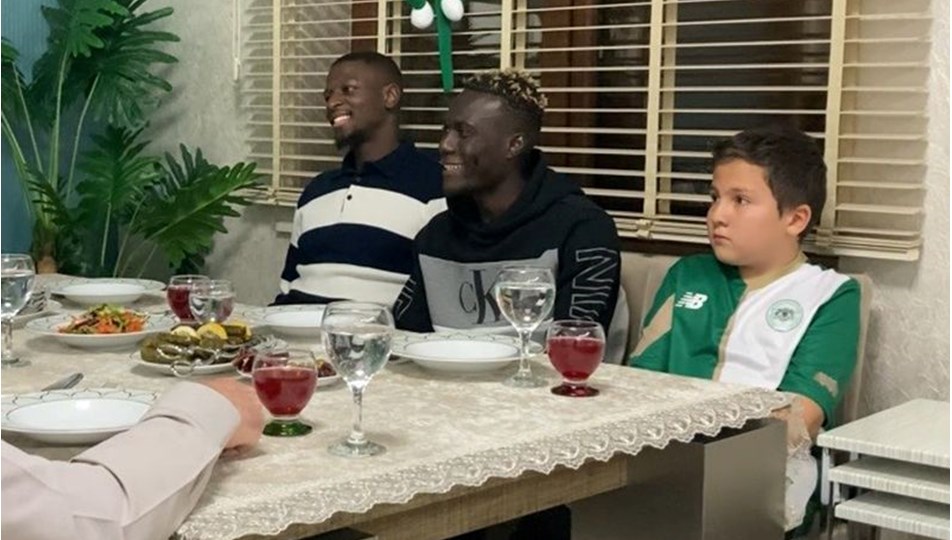 Alassane Ndao ve Keyta, Konyalı aile ile birlikte oruç açtı