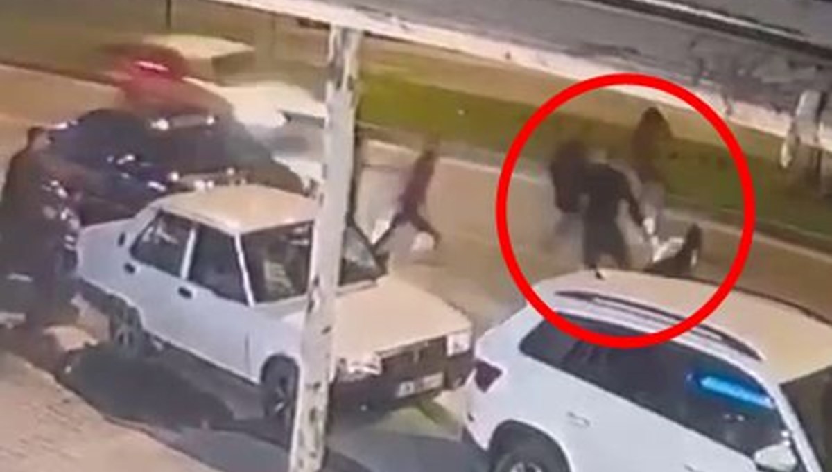 Kavgada çelme takılmasıyla yola düşen ve üzerinden otomobil geçen genç öldü Kavgada çelme takılmasıyla yola düşen ve üzerinden otomobil geçen genç öldü