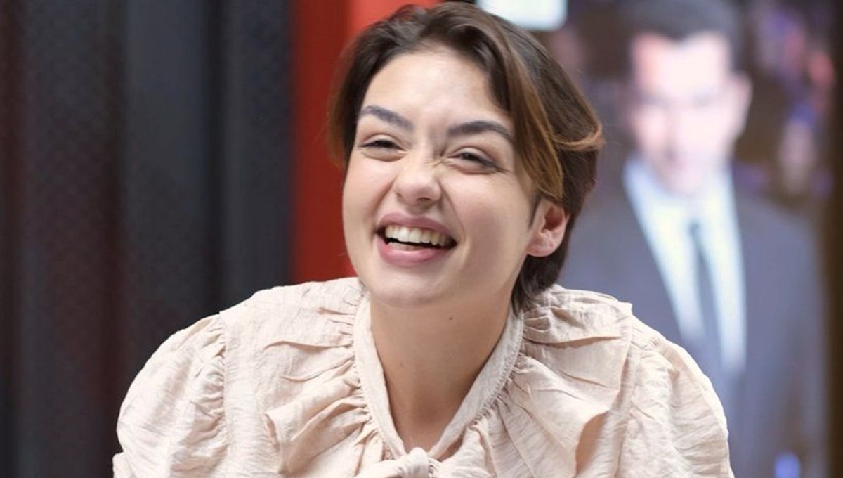 Yarışmada 1 milyonu kazanan Rabia Birsen Göğercin'in memleketinde büyük sevinç Yarışmada 1 milyonu kazanan Rabia Birsen Göğercin'in memleketinde büyük sevinç