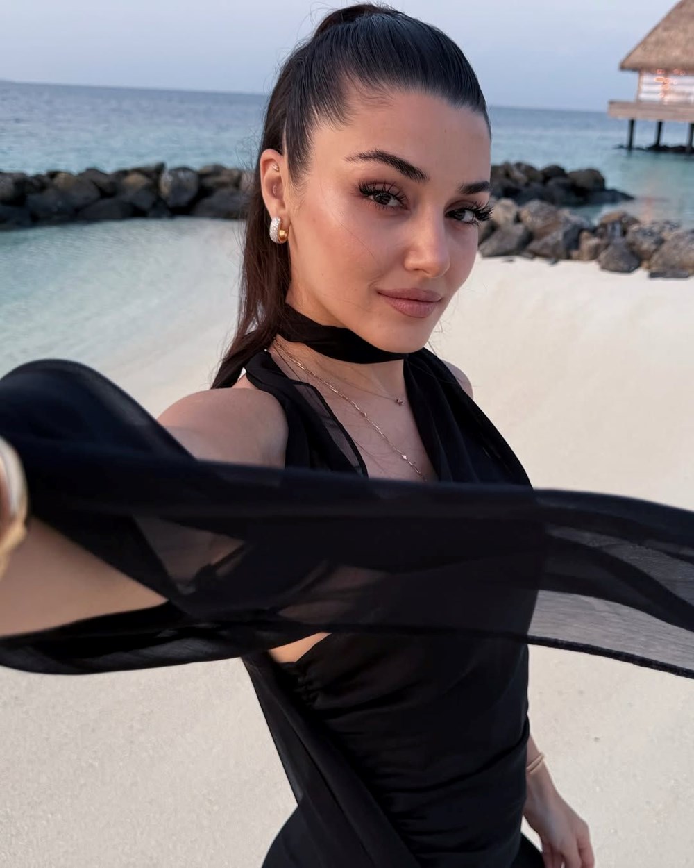 Hande Erçel paylaştı: Sevgilisi Hakan Sabancı ile yeni kare - 2