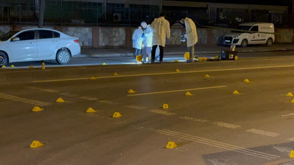 İstanbul'da otomobile silahlı saldırı: 2 kişi yaralandı - 1