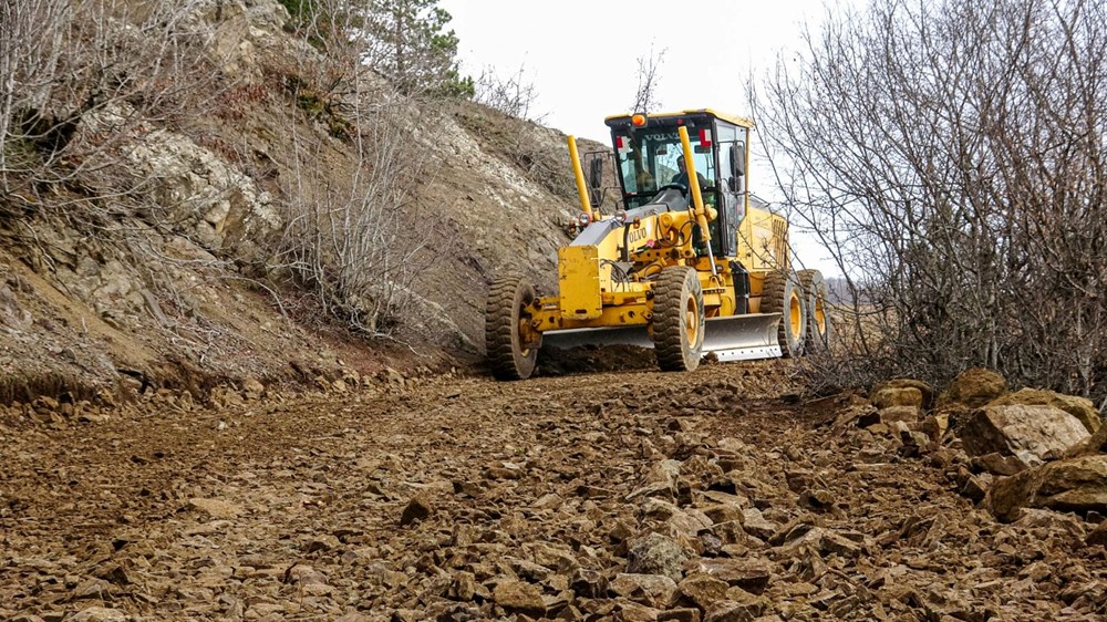 Heyelan köyü ikiye böldü - 2