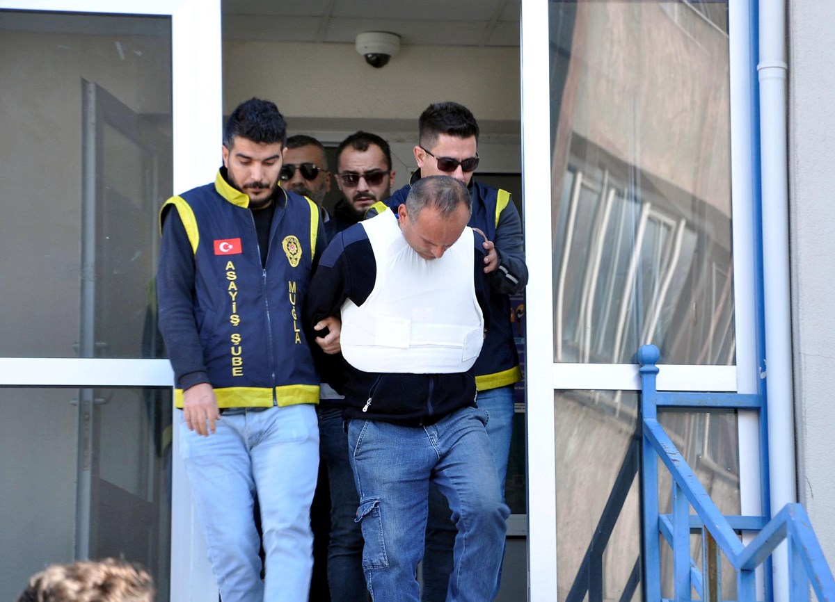 Özgür Çet, ifadesinde, Eşim bizimle ilgilenmiyordu. Sürekli Özgür Çet, ifadesinde, Eşim bizimle ilgilenmiyordu. Sürekli