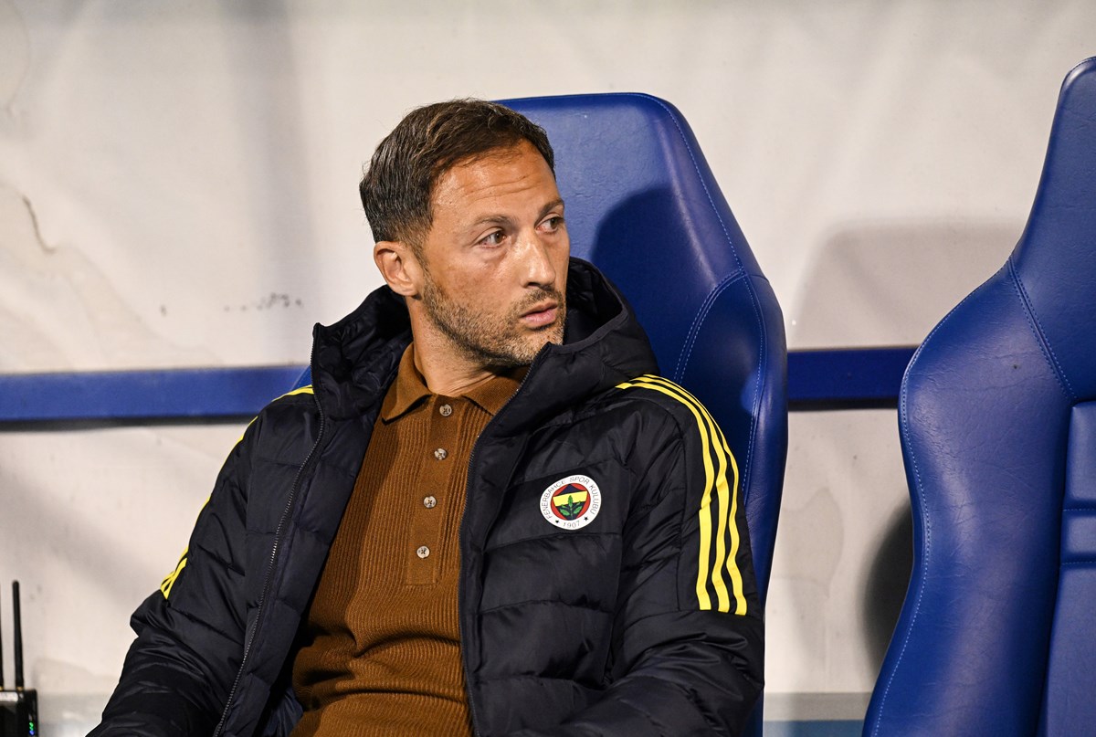 Fenerbahçe Teknik Direktörü Domenico Tedesco, Dinamo Zagreb maçında kulübedeki yerini almıştı.