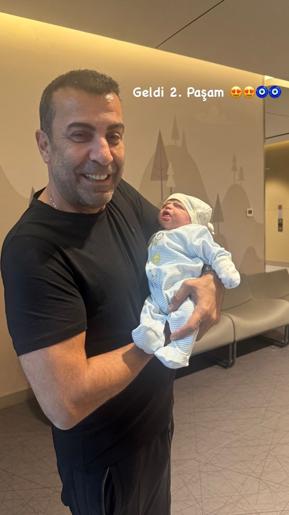 Emre Karayel ikinci kez baba oldu: Oğluyla ilk fotoğrafını paylaştı - 4