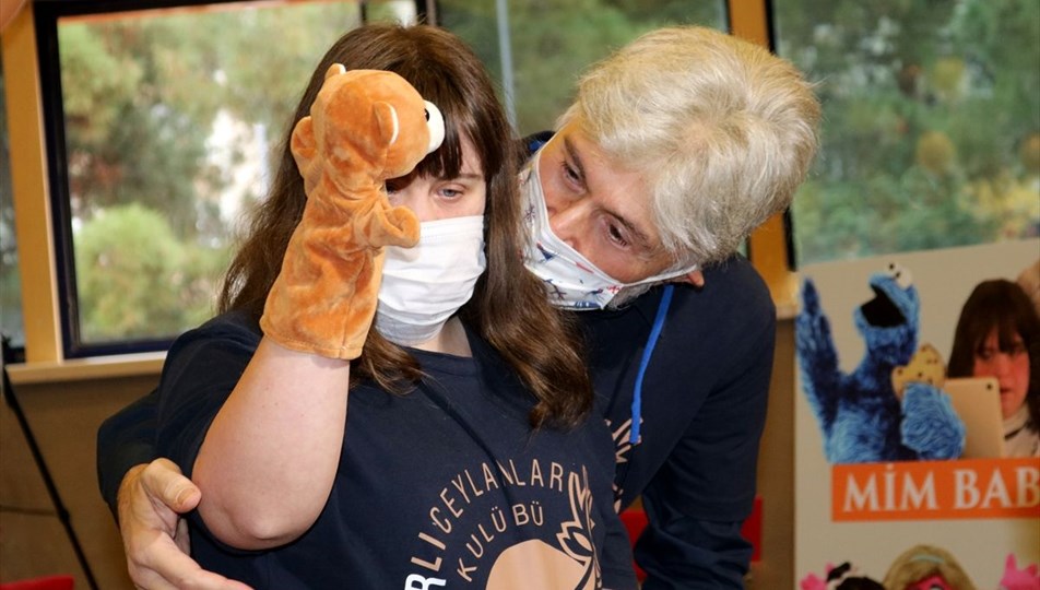 Prof. Dr. Mim Kemal Öke hayatını engelli çocuklara adadı