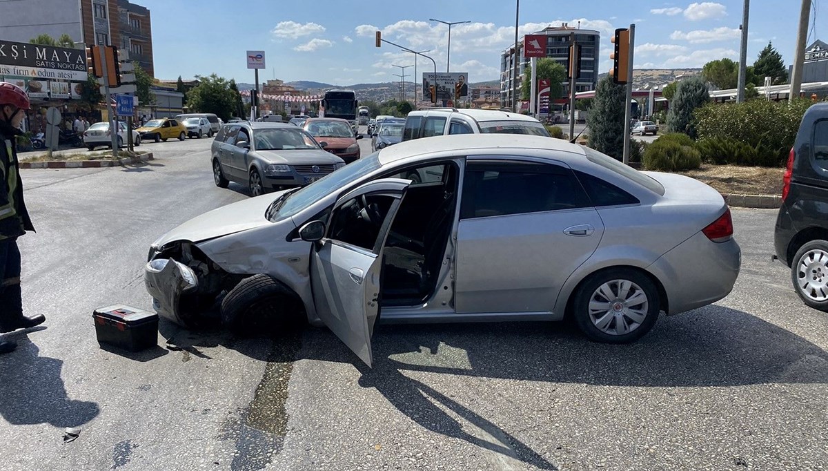 Kula'da trafik kazası: 2 yaralı