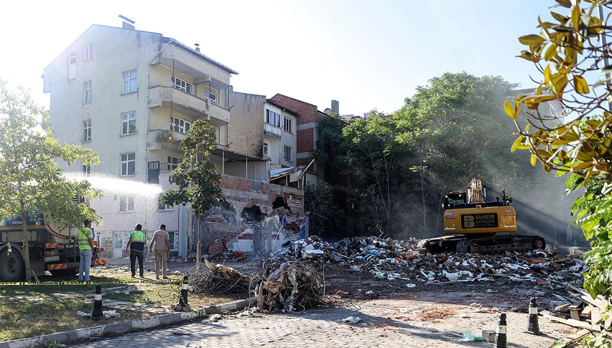 Sındırgı'da artçılar sürüyor