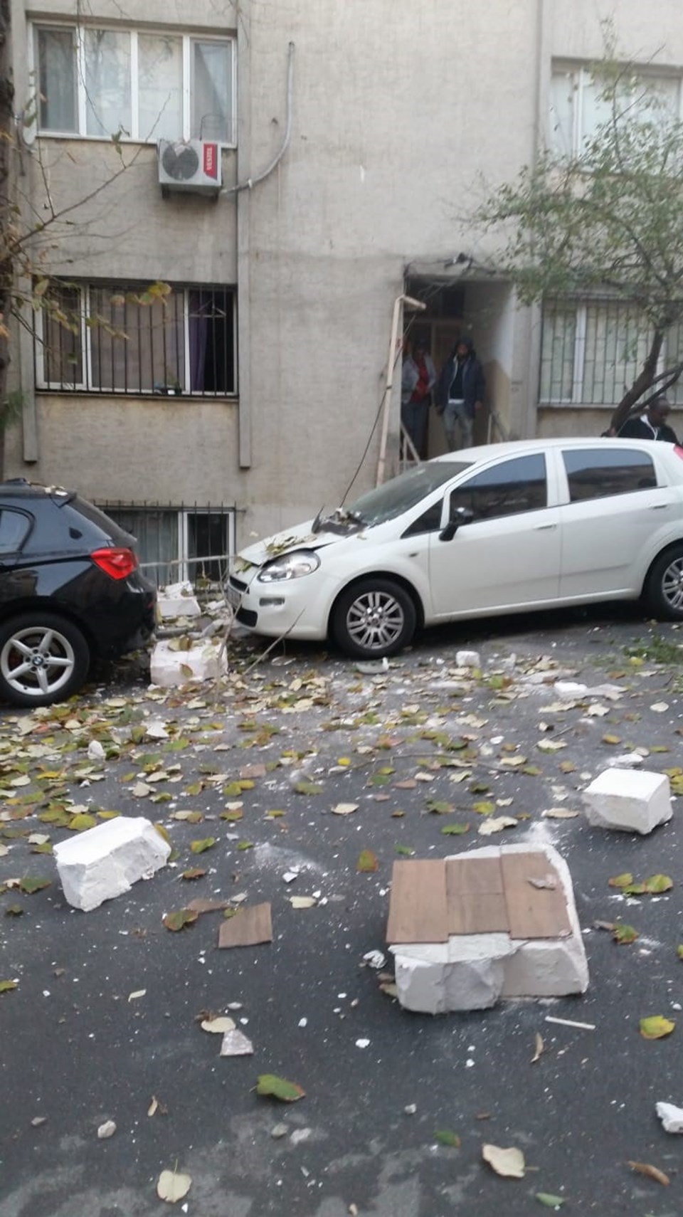 İstanbul Şişli'de çatısı çöken ev mühürlendi - 1