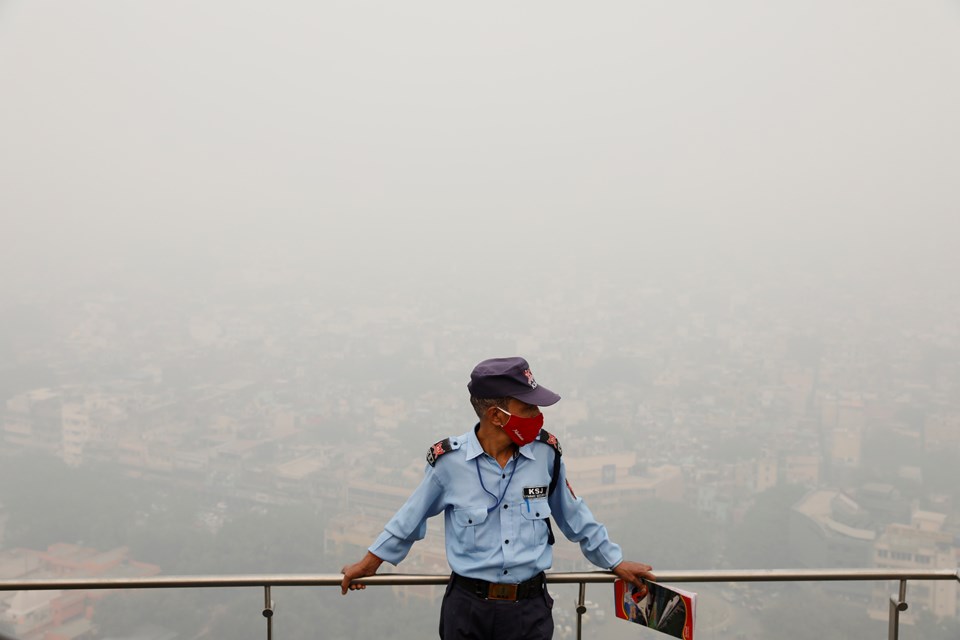 Yeni Delhi'de hava kirliliği "üst sınır"ın 14 kat üzerine çıktı - 1