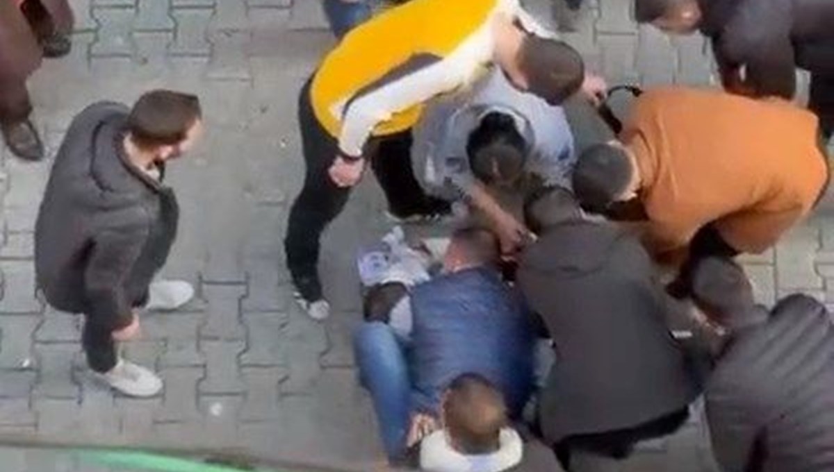 Alacak verecek meselesinde kan aktı: Arkadaşını defalarca bıçakladı Alacak verecek meselesinde kan aktı: Arkadaşını defalarca bıçakladı