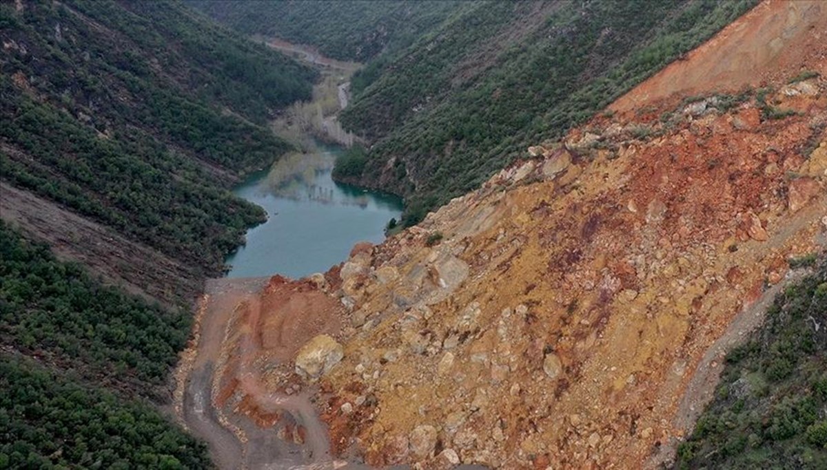 12 yaşındaki çocuk depremin oluşturduğu gölette boğuldu