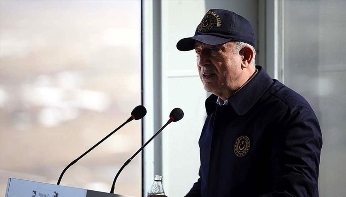Bakan Akar: Teröristlerin sığınaklarını başlarına yıktık