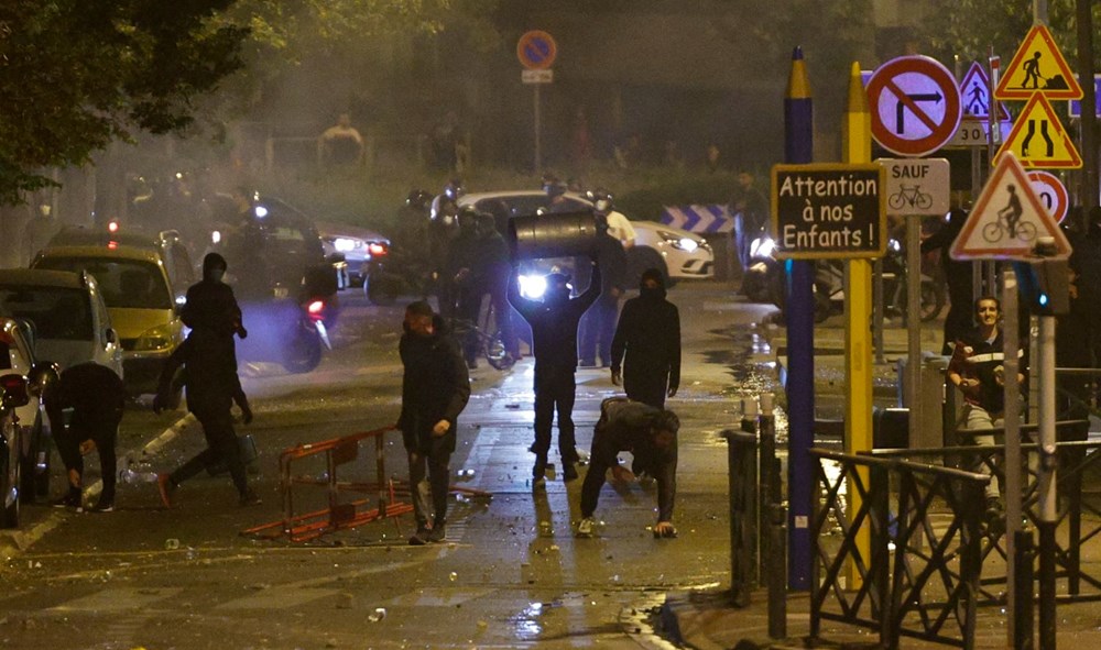 Fransa'da olaylar dinmiyor, sokağa çıkma yasağı getirildi - 6