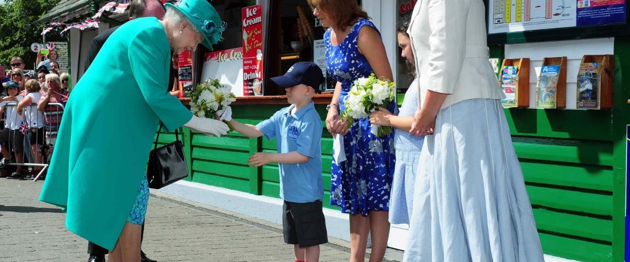 Kraliçe bebek için tatilini erteledi Magazin Haberleri NTV