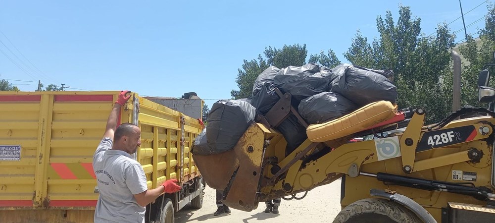 İlçenin nüfusu 1 milyona çıktı, tatilcilerden geriye tonlarca çöp kaldı - 2