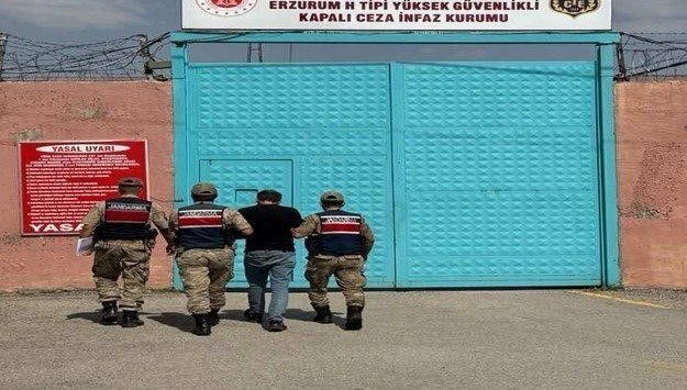 FETÖ/PDY üyesi samanlıkta yakalandı