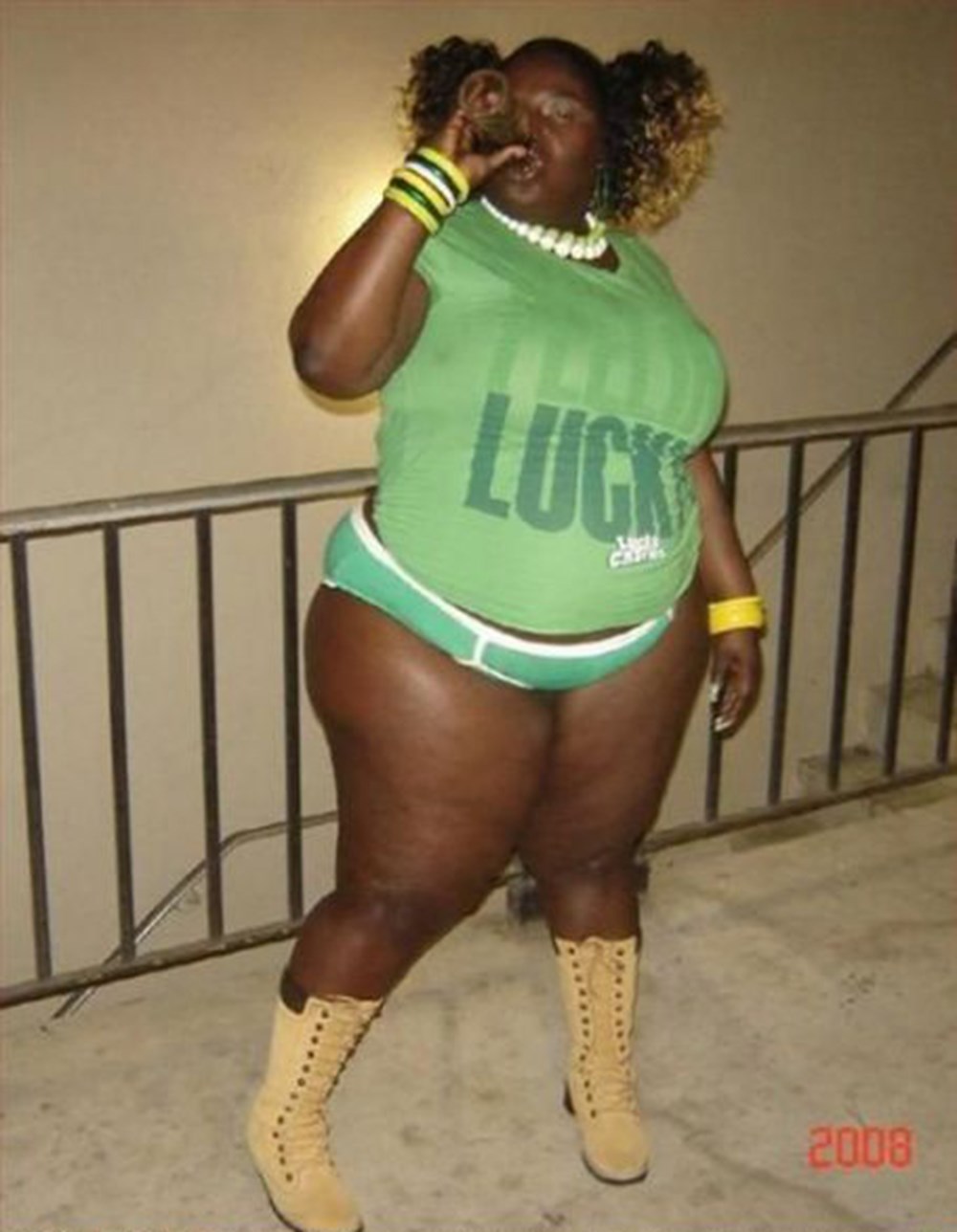Толстая черная женщина