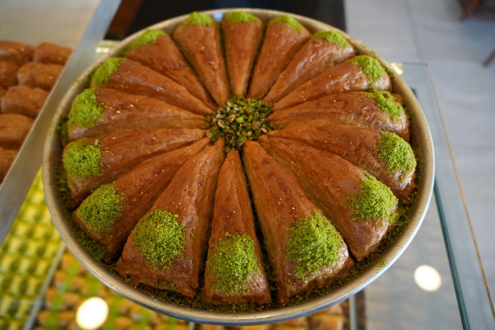 Bayram sevinci: Tatlı ikramlar tezgahlarda parlıyor 73 GrPgIQJgEeQ2o4pyrndkg