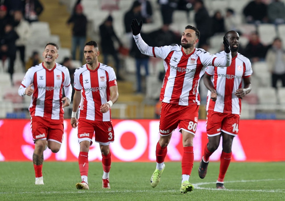 İstek Çalımbay, Fenerbahçe maçı sonrası esti gürledi: "Öyle bir şey yok, kabul etmiyorum" 78 GvIIWcl3UKeVVqKQpaQaQ