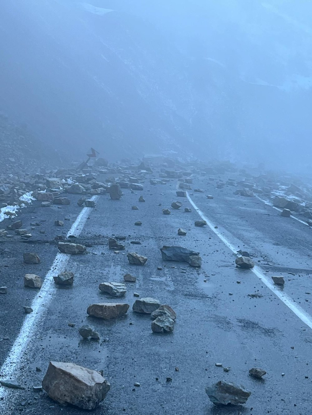 Hakkari-Çukurca kara yolunda heyelan - 2