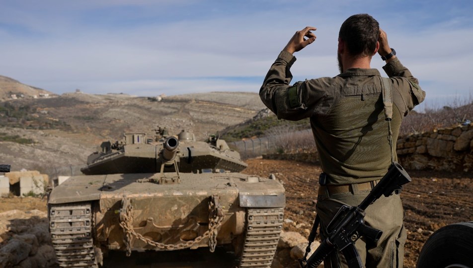 İsrail'den Suriye'ye saldırı: Bombalar askeri üssü hedef aldı