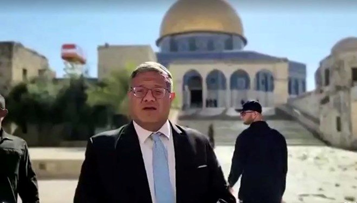 İsrailli aşırı sağcı bakandan Mescid-i Aksa'ya baskın İsrailli aşırı sağcı bakandan Mescid-i Aksa'ya baskın