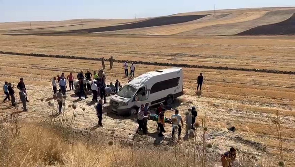Malazgirt kutlamalarına gidiyorlardı: Minibüs şarampole devrildi