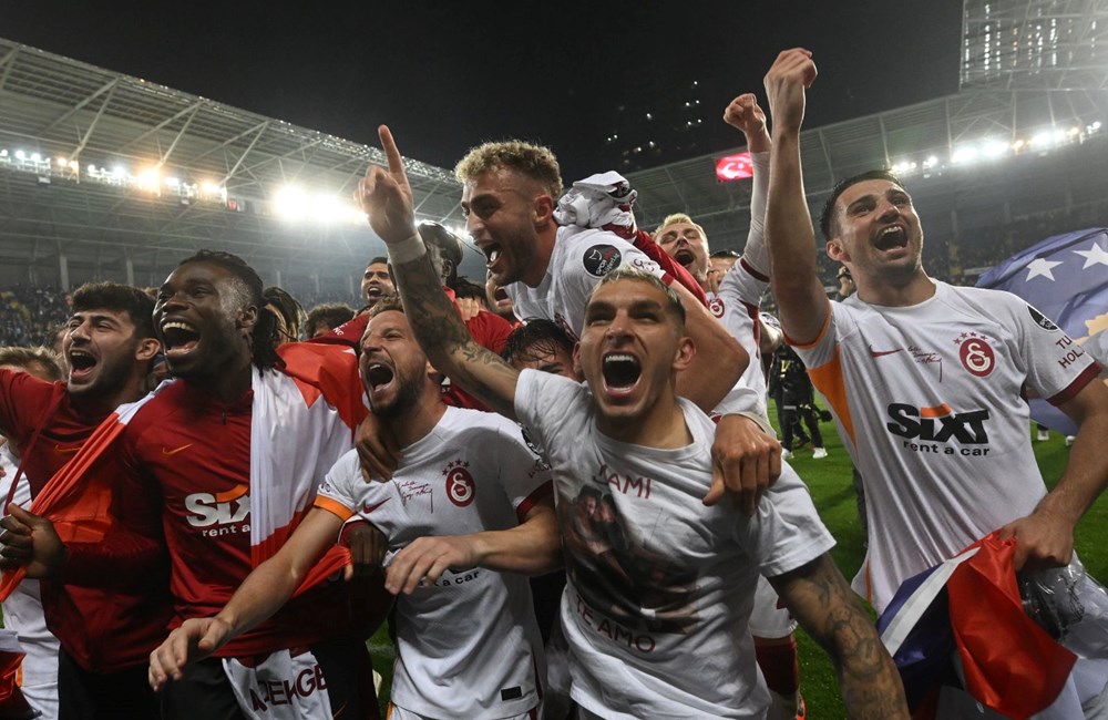 Süper Lig'de 2022-2023 sezonu şampiyonu Galatasaray - 40