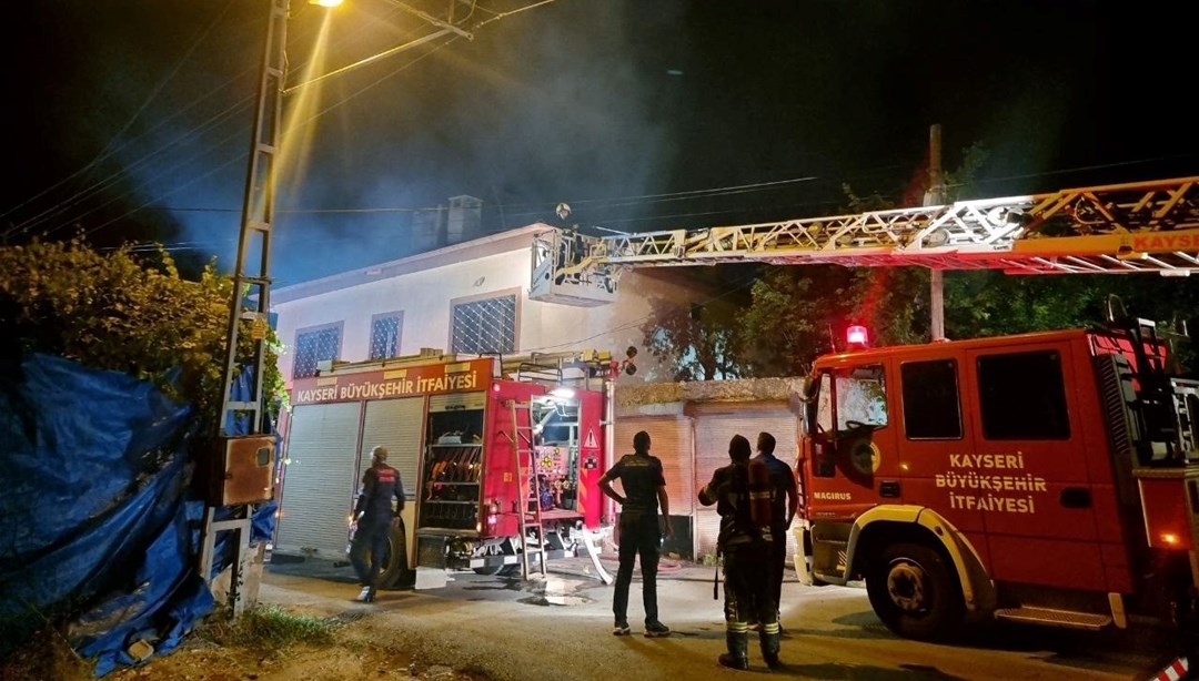 2 katlı evde çıkan yangında faciadan dönüldü