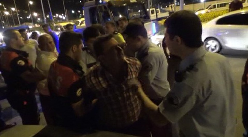 Alkollü sürücü ve arkadaşları gazetecilere saldırdı - 1