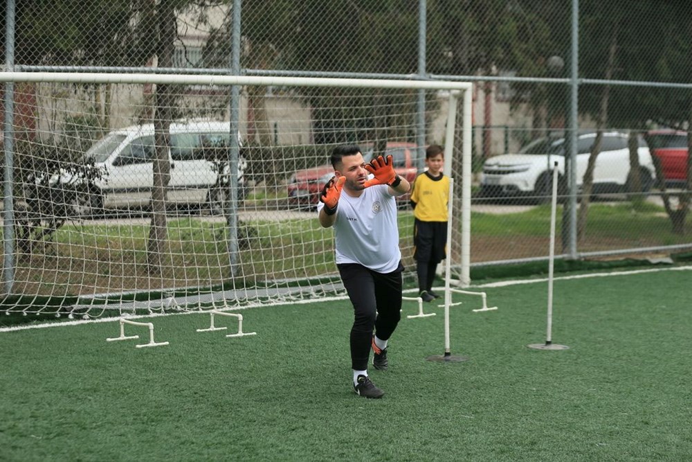 Gündüz Direksiyon, Akşam Kale: Çift Meslekli Adamın Tutku Dolu Hayatı 76 J4a D K1kWmKeSGwQ NgA