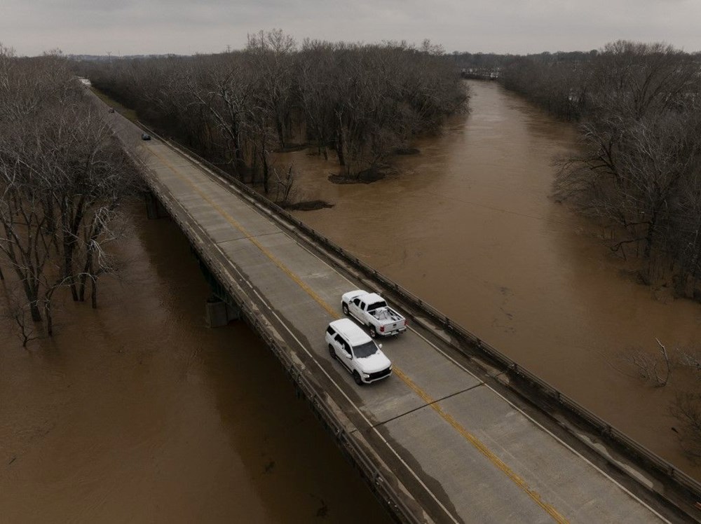 ABD'nin 8 eyaletinde fırtına alarmı: Nehirler taştı, yollar kapandı - 3