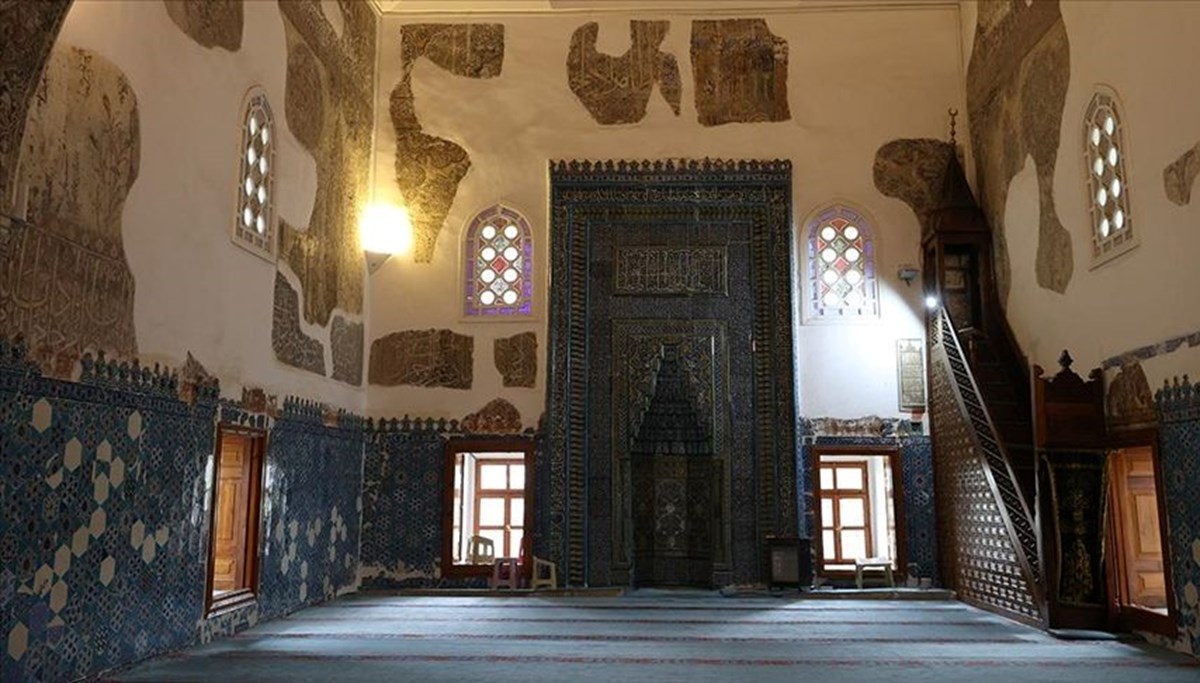 Muradiye Camisi'nin çinileri ve kalem işleri ilk günkü orijinalliğini koruyor Muradiye Camisi'nin çinileri ve kalem işleri ilk günkü orijinalliğini koruyor