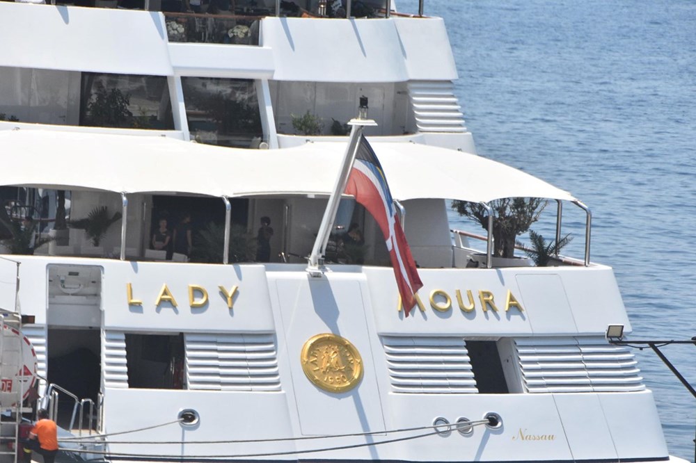 “Lady Moura”ya Bodrum’da 16 milyon liralık yakıt takviyesi |
(Güvertesinde kumsal, içinde tam donanımlı hastane var) - 1