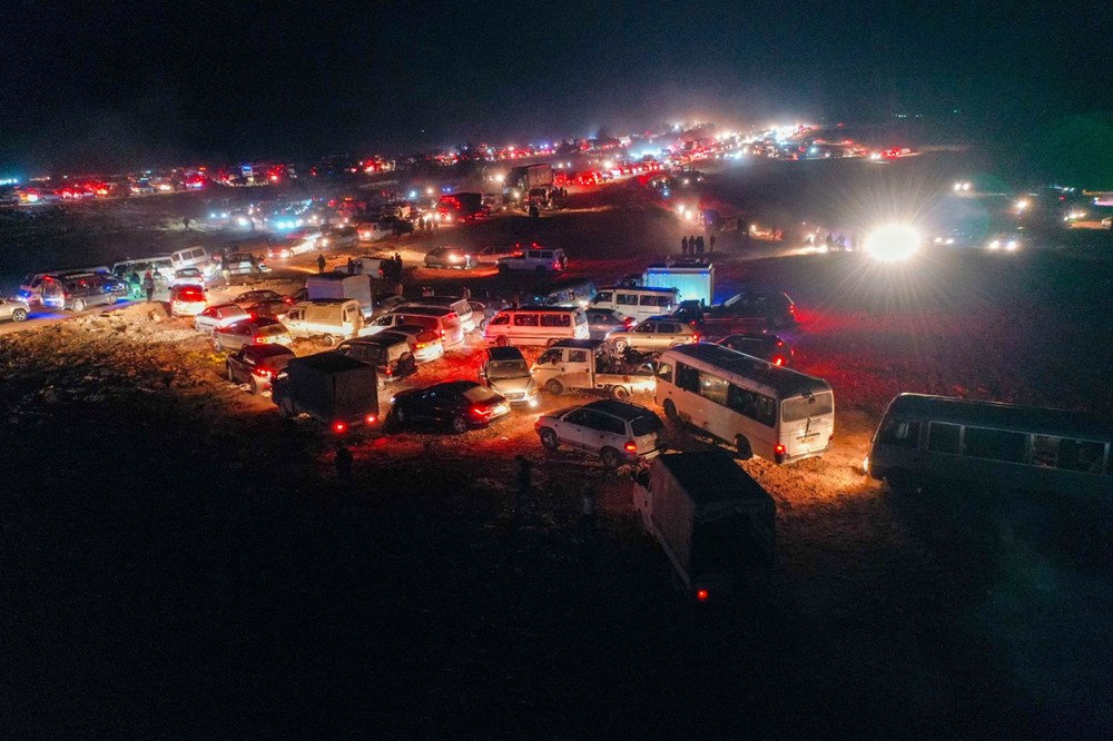 Suriyeliler Şam yolunda: Kilometrelerce araç kuyruğu oluştu - 2