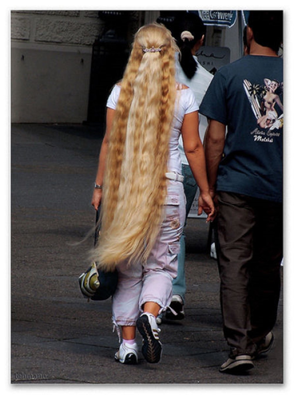 Толстый с длинными волосами. Самая длинная коса. Девушки с очень длинными волосами. Самые длинные косы. Волосы до пола.