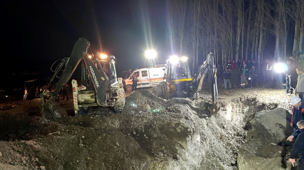 Amasya'da göçük: 2 işçiyi kurtarmak için zamanla yarış! - 4