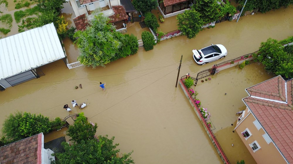 İstanbul'da sağanak yağış: Evler su altında kaldı - 3